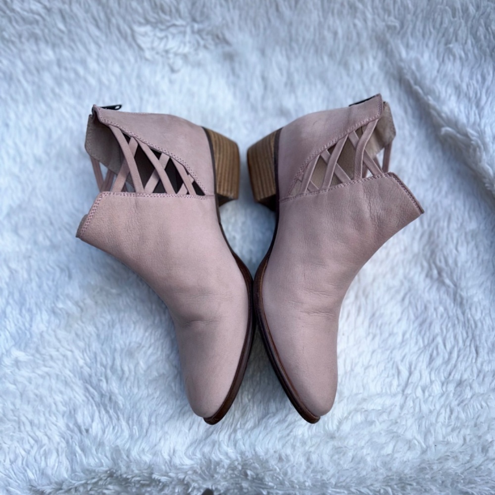 Seychelles Dusty Blush Suede Lattice Side Cutout Ankle Boots - Picture 4 of 12